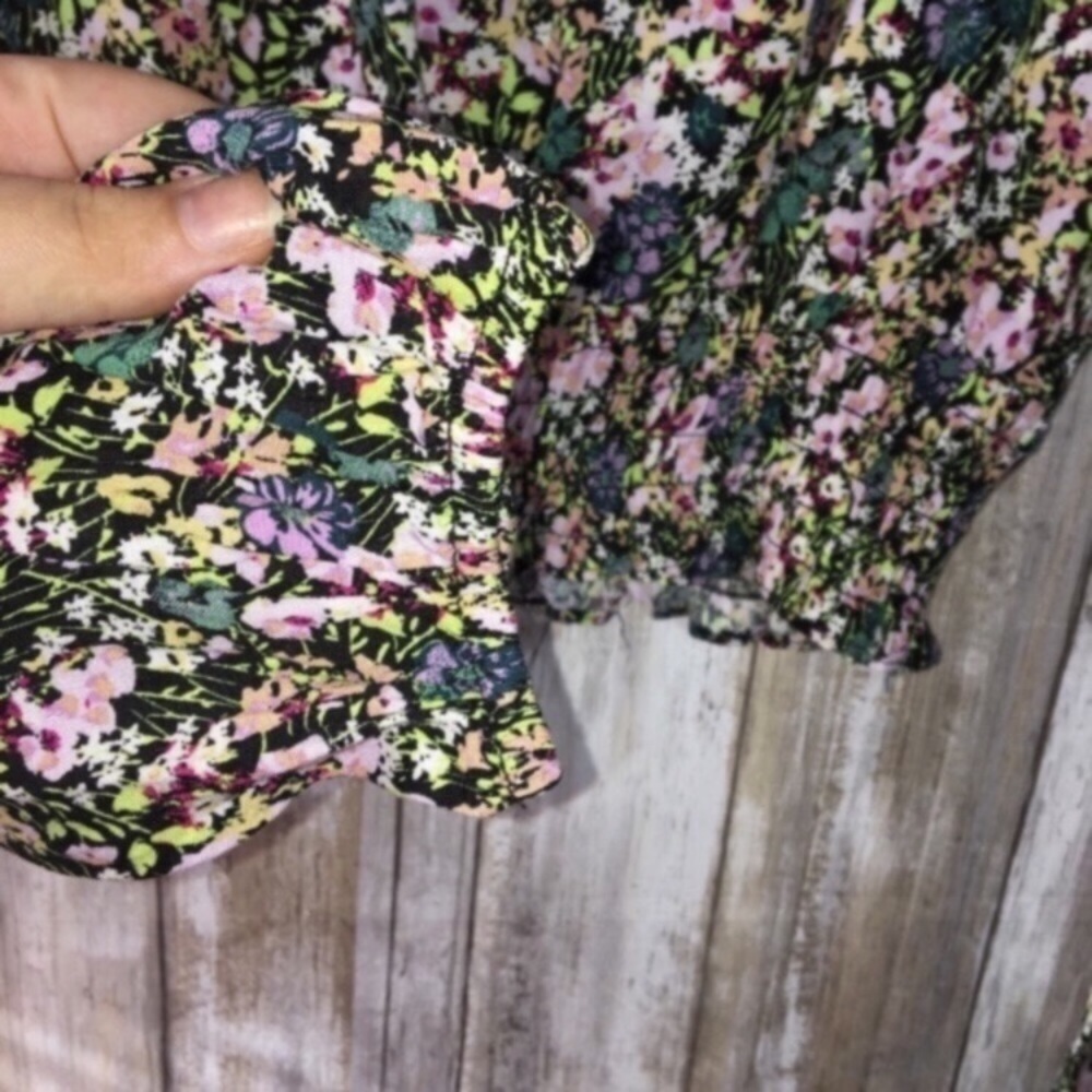 Wild Fable Pale Floral Ruffle Long Sleeve Blouse - Picture 4 of 7